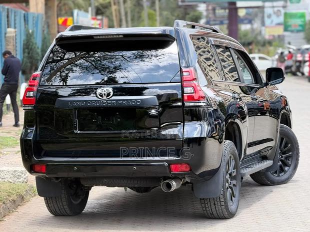 Toyota Land Cruiser Prado 2.8 2023 Black