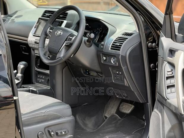 Toyota Land Cruiser Prado 2.8 2023 Black