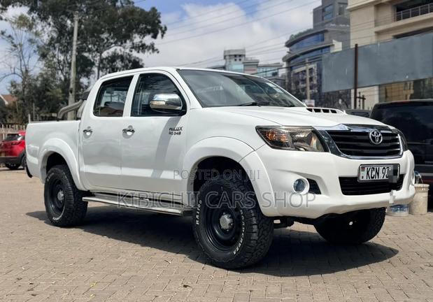 Toyota Hilux 2013 White