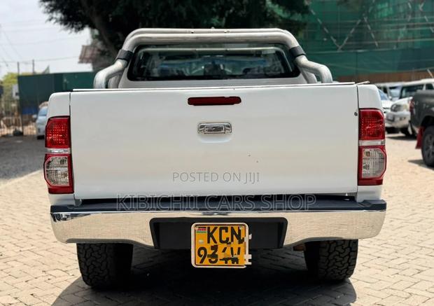 Toyota Hilux 2013 White