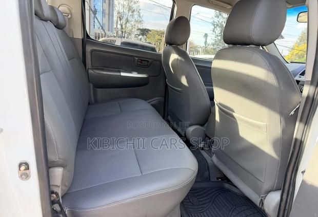 Toyota Hilux 2013 White