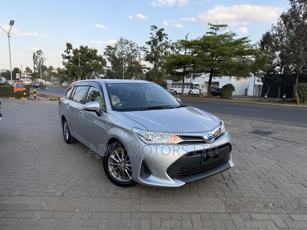 Toyota Corolla Fielder 1.5 Hybrid FWD 2021 Silver