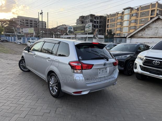 Toyota Corolla Fielder 1.5 Hybrid FWD 2021 Silver