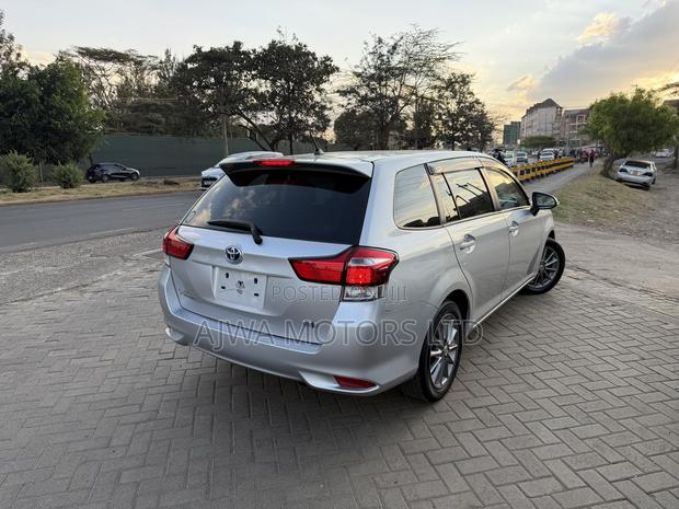 Toyota Corolla Fielder 1.5 Hybrid FWD 2021 Silver