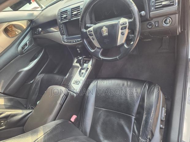 Toyota Crown 2011 White
