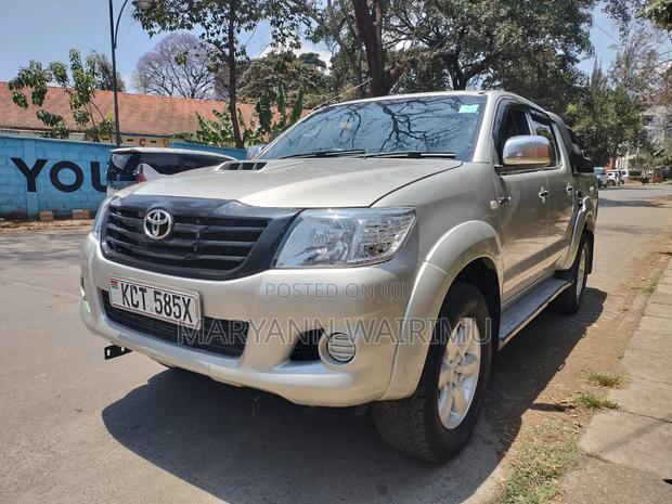 Toyota Hilux 3.0 D-4D 4x4 2012 Silver