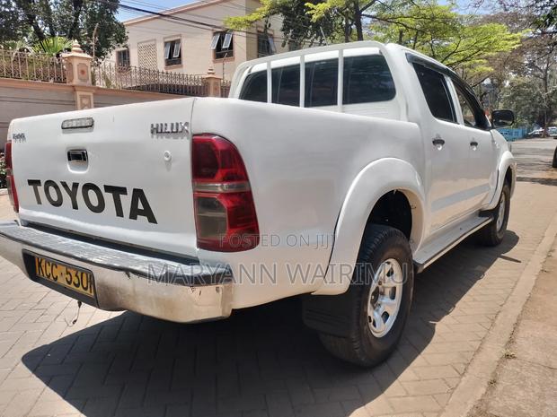 Toyota Hilux 2014 White