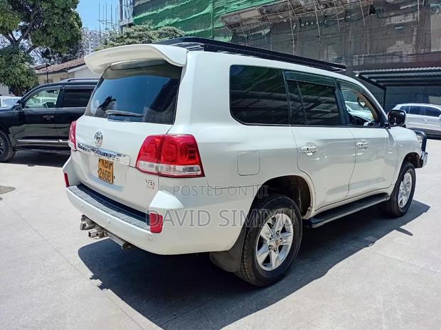 Toyota Land Cruiser 2008 White