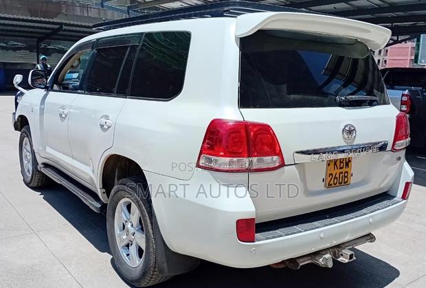 Toyota Land Cruiser 2008 White