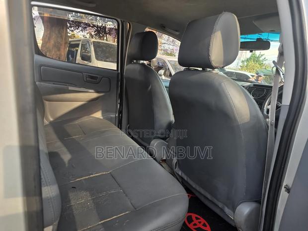 Toyota Hilux 2010 Silver
