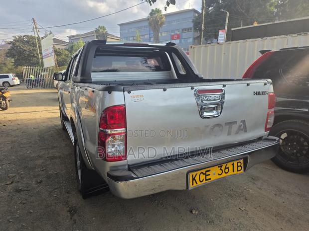 Toyota Hilux 2010 Silver