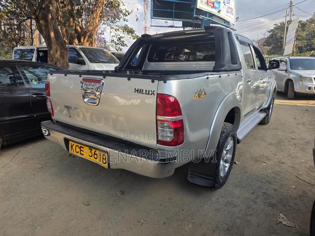 Toyota Hilux 2010 Silver