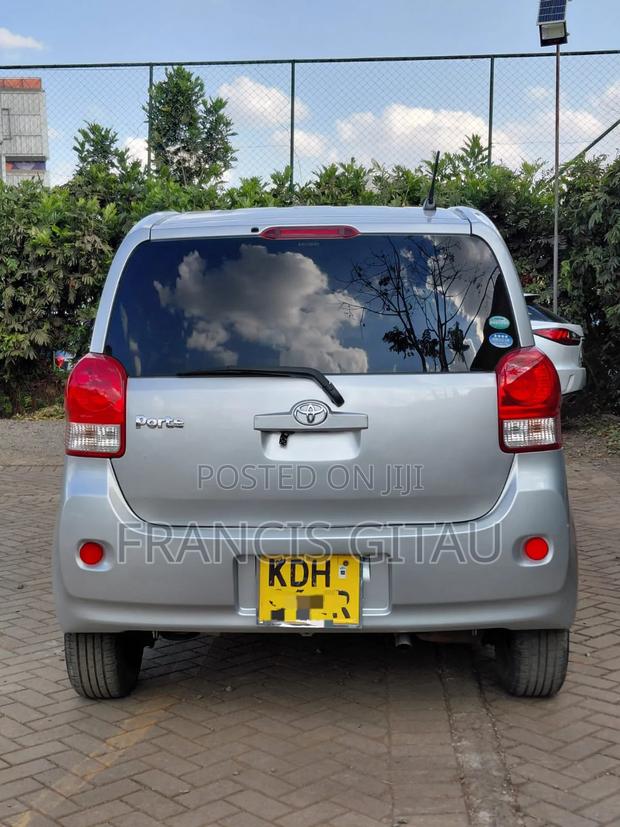 Toyota Porte 2015 Silver