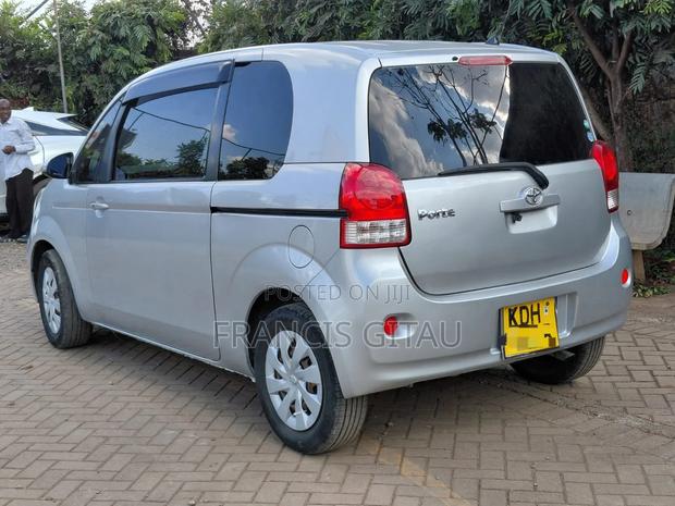 Toyota Porte 2015 Silver