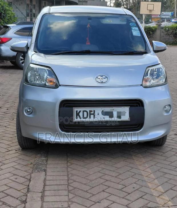 Toyota Porte 2015 Silver