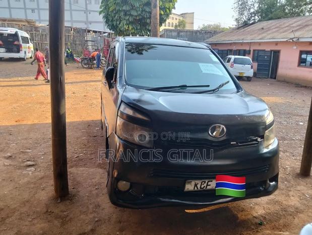 Toyota Voxy 2010 Blue
