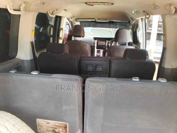 Toyota Voxy 2010 Blue