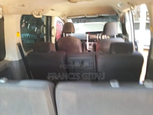 Toyota Voxy 2010 Blue
