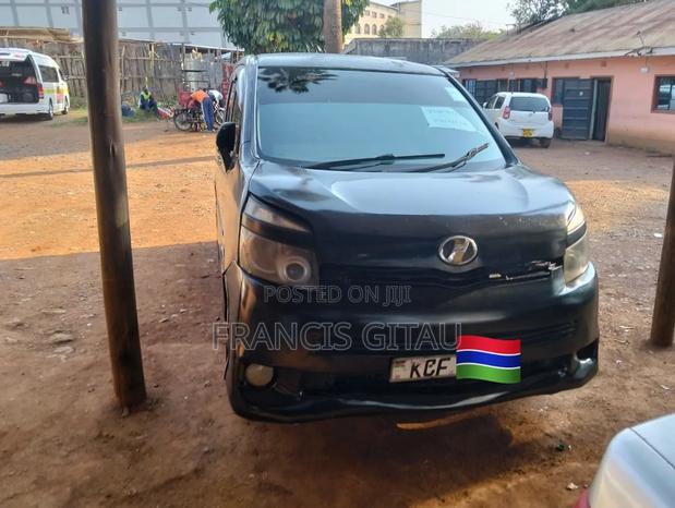 Toyota Voxy 2010 Blue