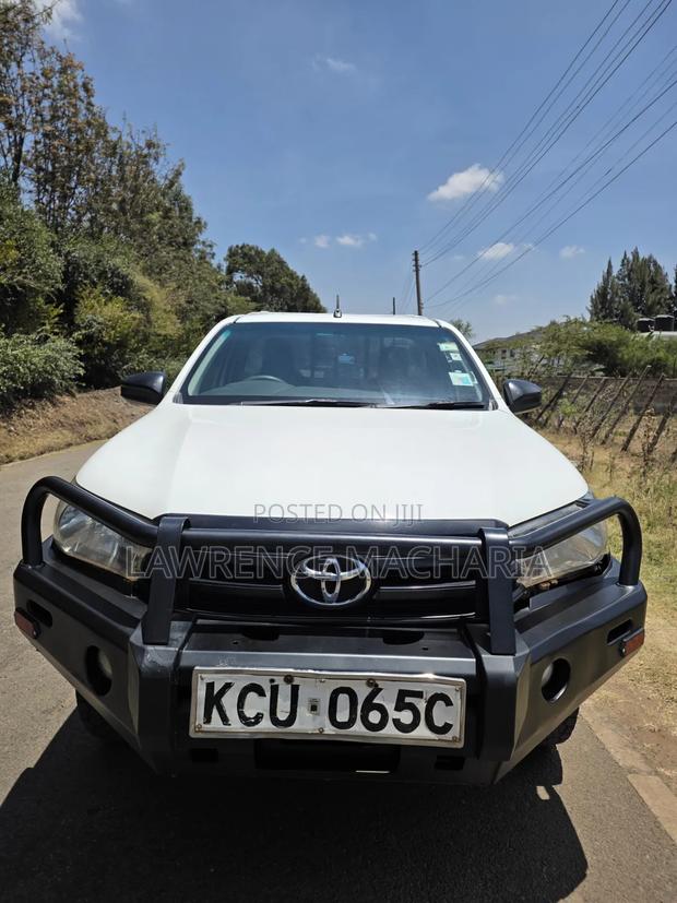 Toyota Hilux 2019 White