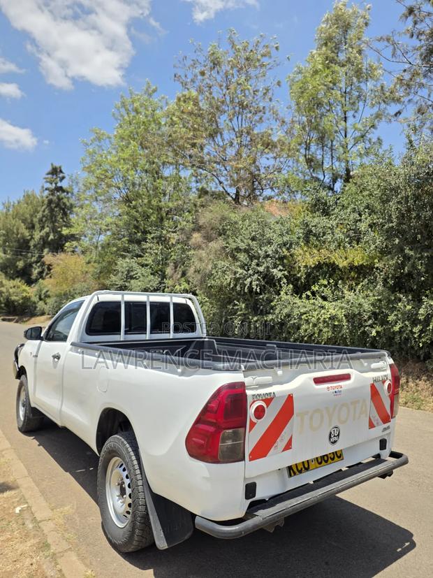 Toyota Hilux 2019 White