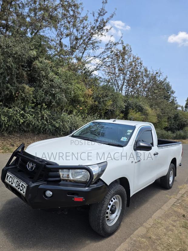 Toyota Hilux 2019 White