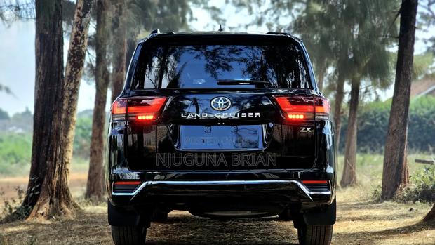 Toyota Land Cruiser 3.3 Diesel 4WD 2022 Black