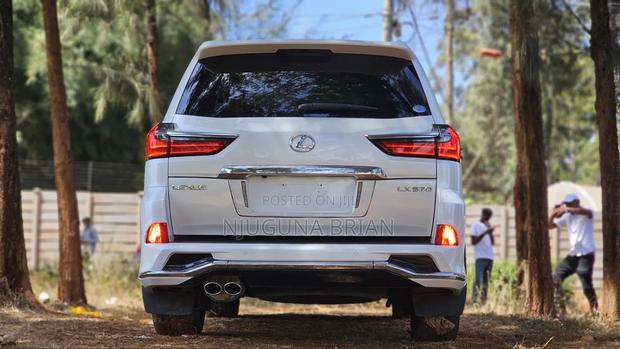 Lexus LX 570 AWD 2019 White
