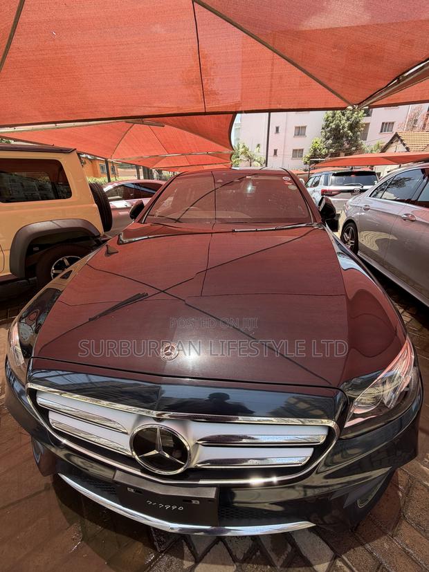 Mercedes-Benz E200 2018 Green
