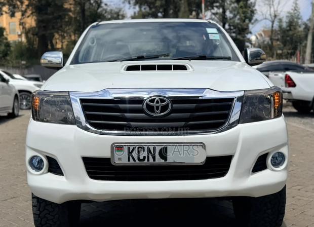 Toyota Hilux 2013 White