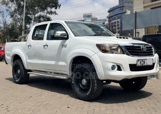 Toyota Hilux 2013 White