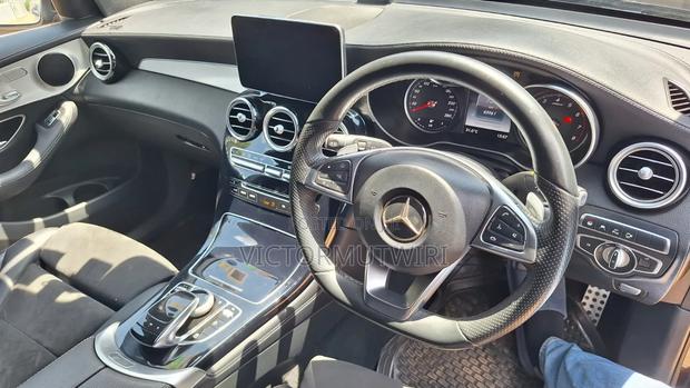 Mercedes-Benz GLC-Class GLC250 Sport Utility 4-Door (2.0L, 4cyl Turbo)