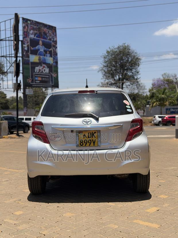 Toyota Vitz 1.3 FWD 5dr 2015 Silver