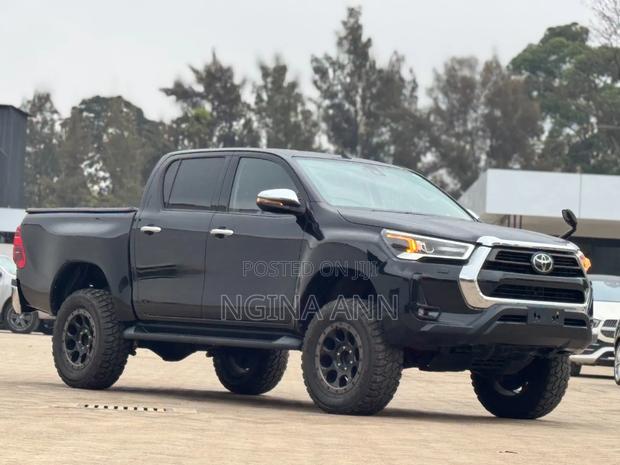 Toyota Hilux 2020 Gray