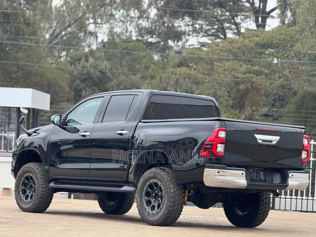 Toyota Hilux 2020 Gray
