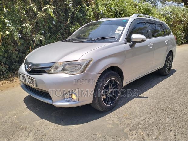 Toyota Corolla Fielder 2013 Silver