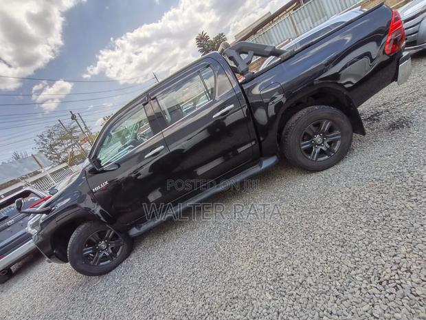 Toyota Hilux 2021 Black