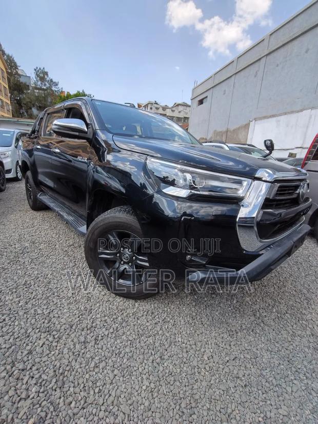 Toyota Hilux 2021 Black