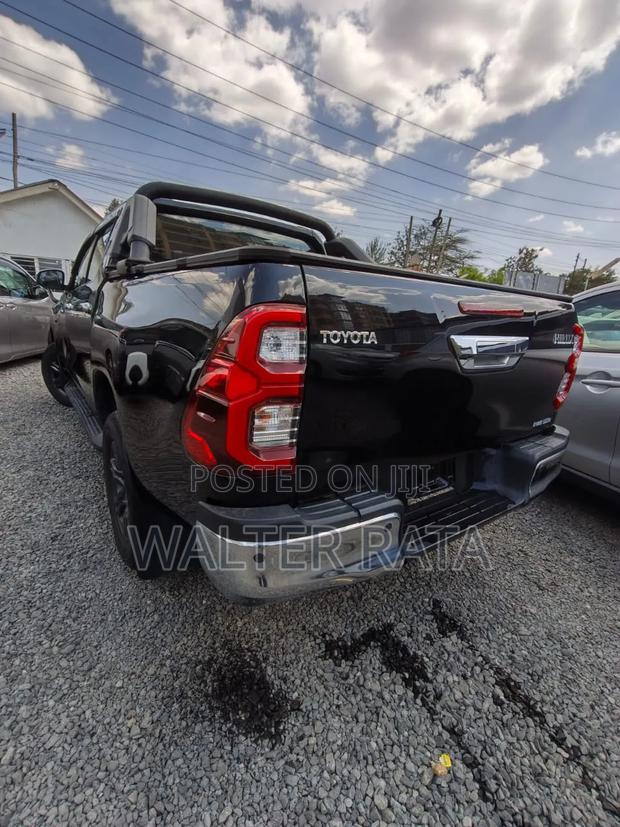 Toyota Hilux 2021 Black