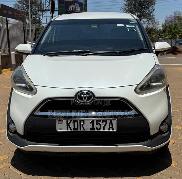 Toyota Sienta 1.5 FWD (6-seater) 2017 White