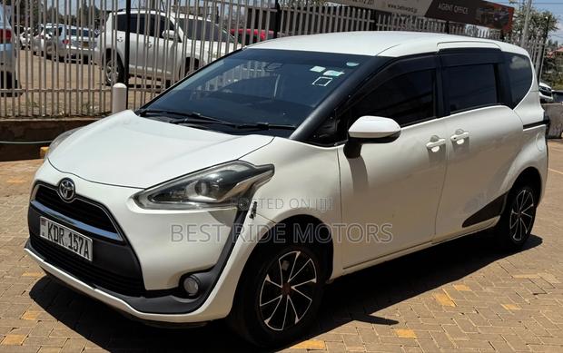 Toyota Sienta 1.5 FWD (6-seater) 2017 White