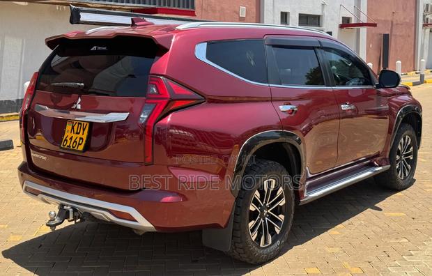 Mitsubishi Pajero 2020 Red