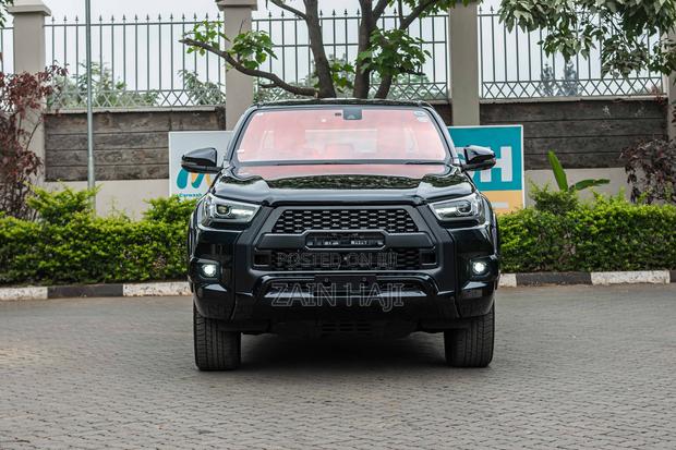 Toyota Hilux 2022 Black