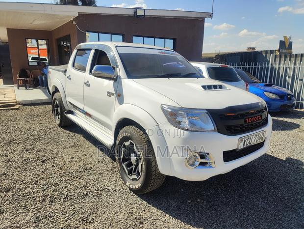 Toyota Hilux 3.0 D-4D 4x4 2012 White