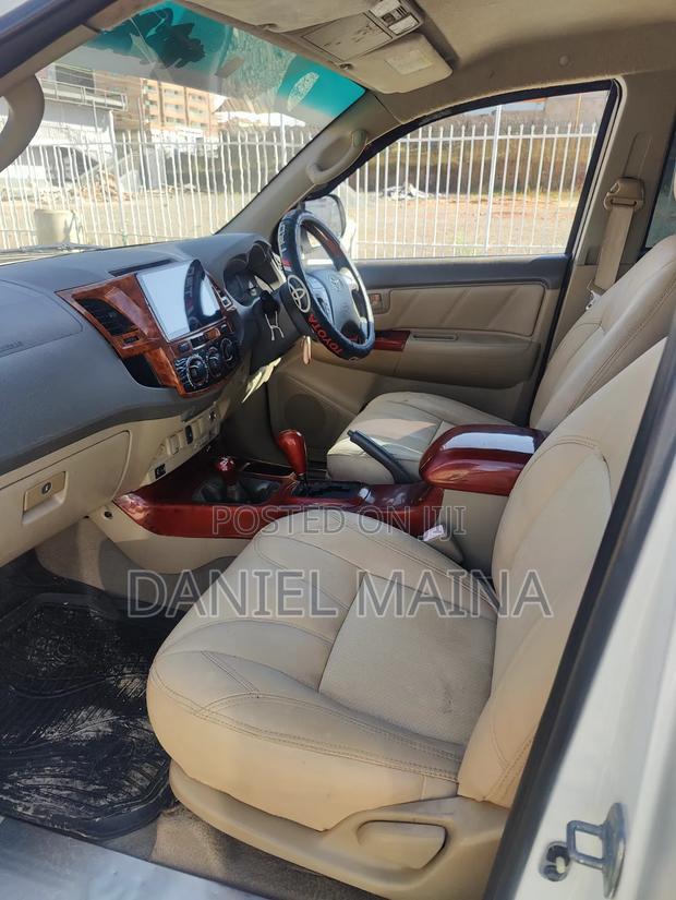 Toyota Hilux 3.0 D-4D 4x4 2012 White