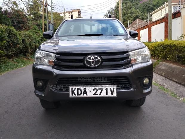 Toyota Hilux 2020 Gray