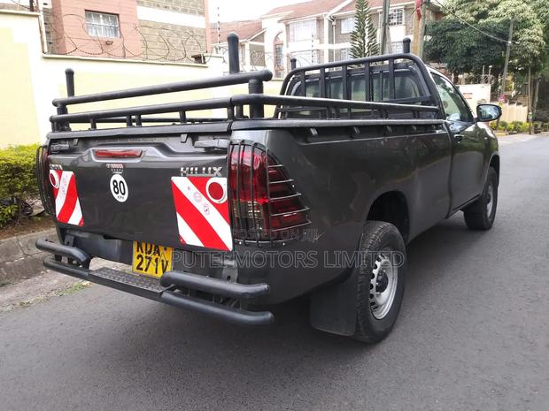 Toyota Hilux 2020 Gray