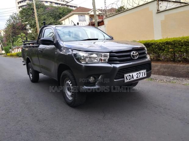 Toyota Hilux 2020 Gray