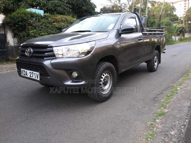 Toyota Hilux 2020 Gray