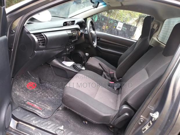 Toyota Hilux 2020 Gray